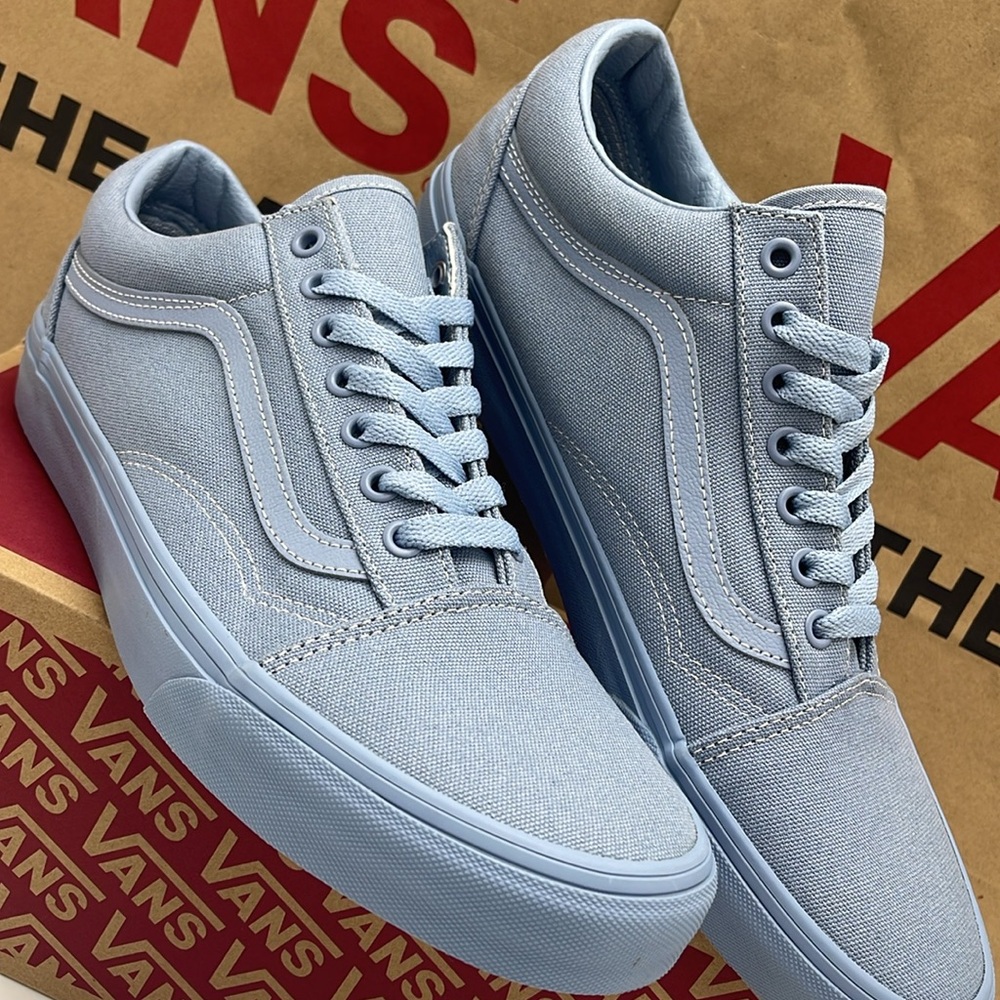 Vans WMNS Sky Blue Canvas Sneakers Old Skool
Pastel Mono Dusty Blue
VN000CT8DSB - Picture 10 of 16